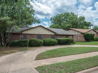 1112 Forest Ridge Dr, Bedford, TX 76022