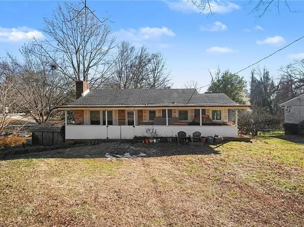 4446 White Rock Rd, Winston Salem, NC 27105