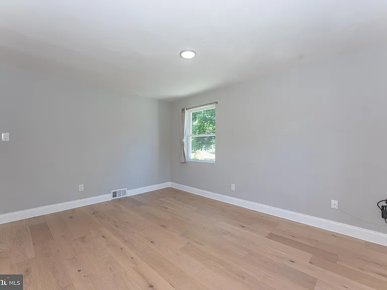 75 Reeder Ave — Photo 31