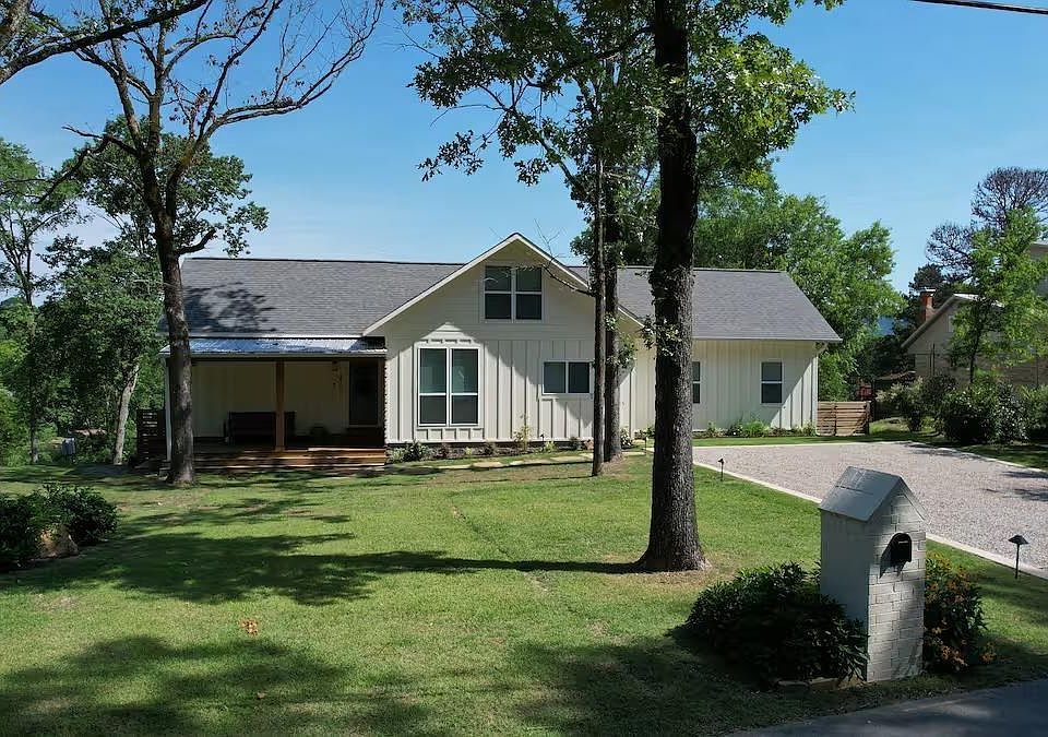 1st image of 270 Chappel Hill Rd