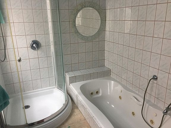 3rd image of 4036 W Oakdale Ave