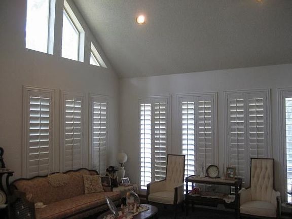 5th image of 155 Oak Shadows Dr