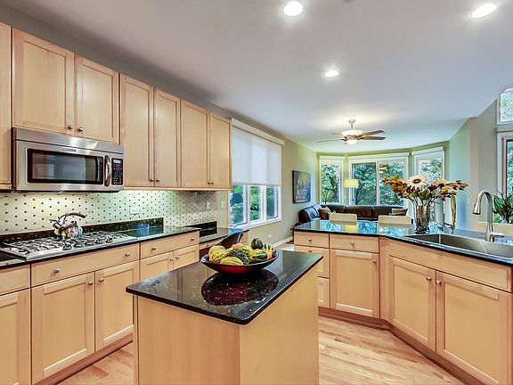 4th image of 880 Spyglass Ct