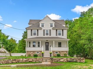 114 Hull St, Hingham, MA 02043