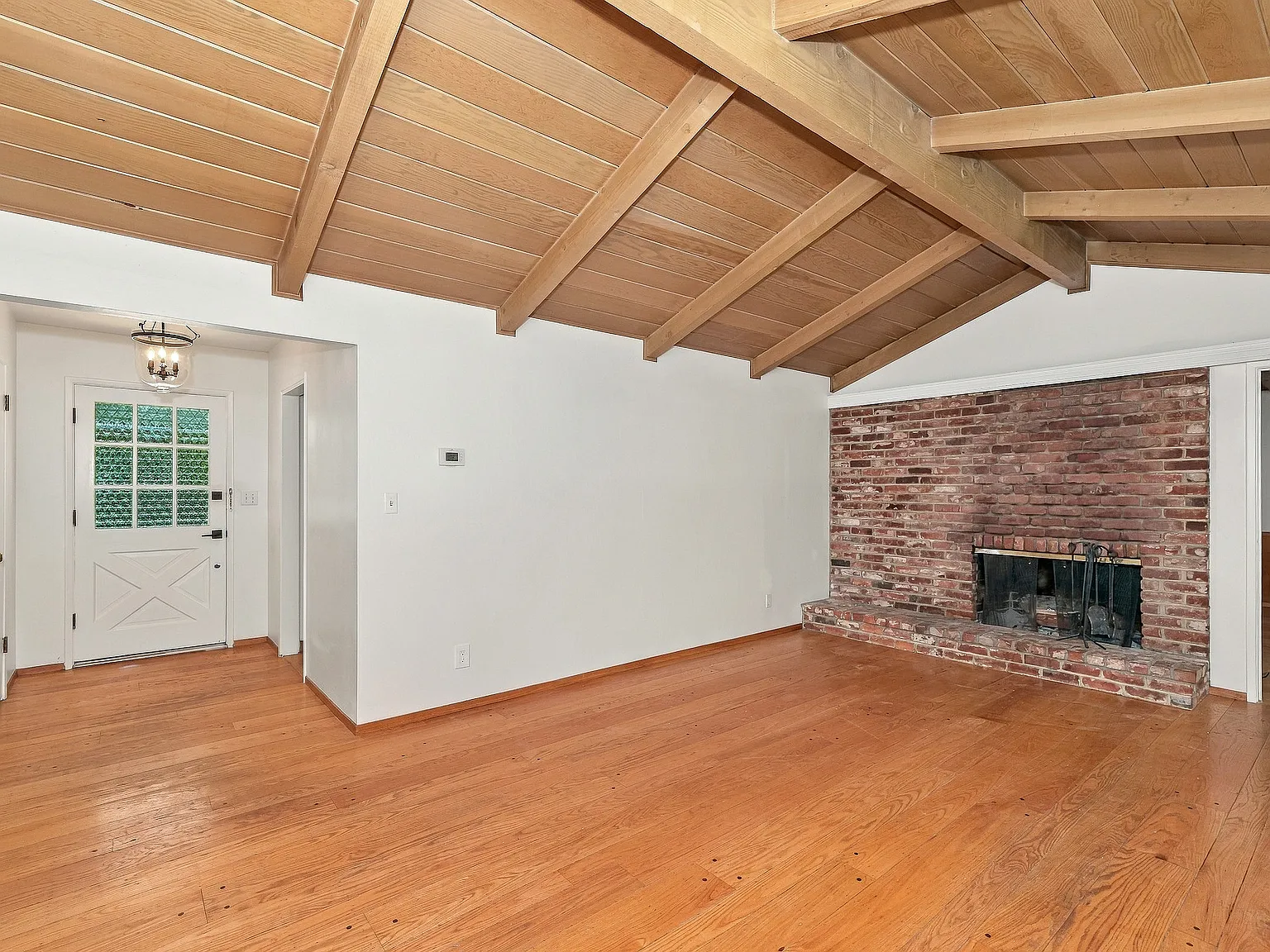 4 bed, 2.0 bath, 1632 sqft, $5,600 — Photo 4