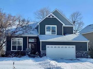 9072 Peony Ln N, Maple Grove, MN 55311