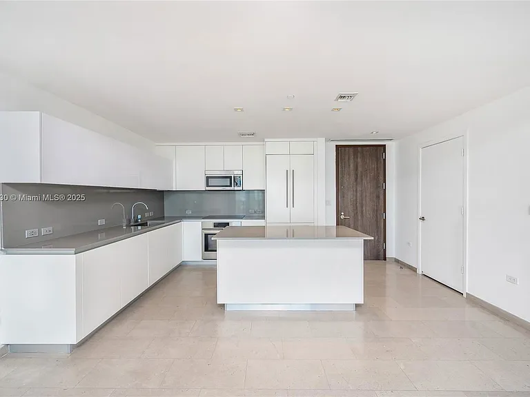 68 SE 6th St #1510 — Photo 4