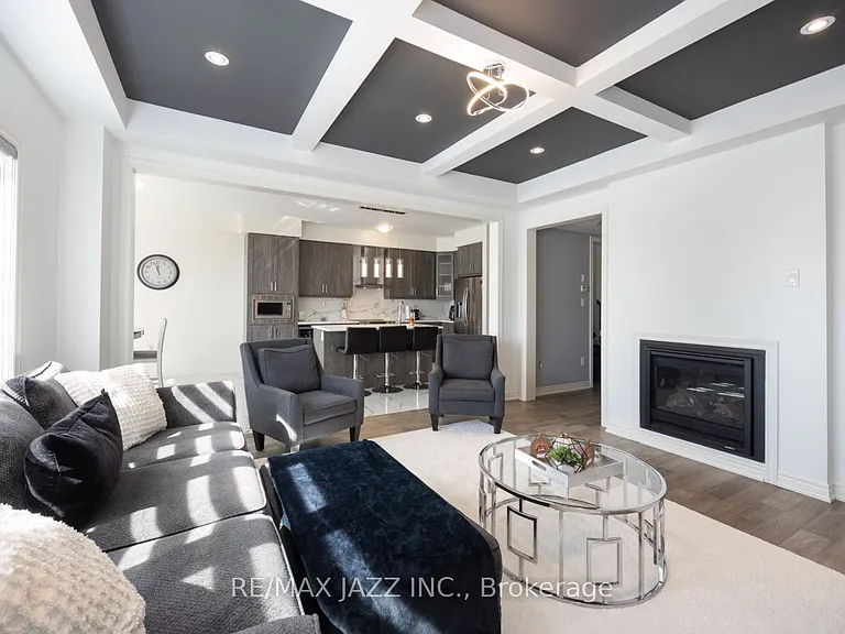 131 Courtney St — Photo 12