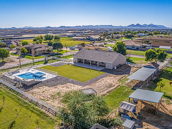 3rd image of 36937 N OAKLEY Drive
