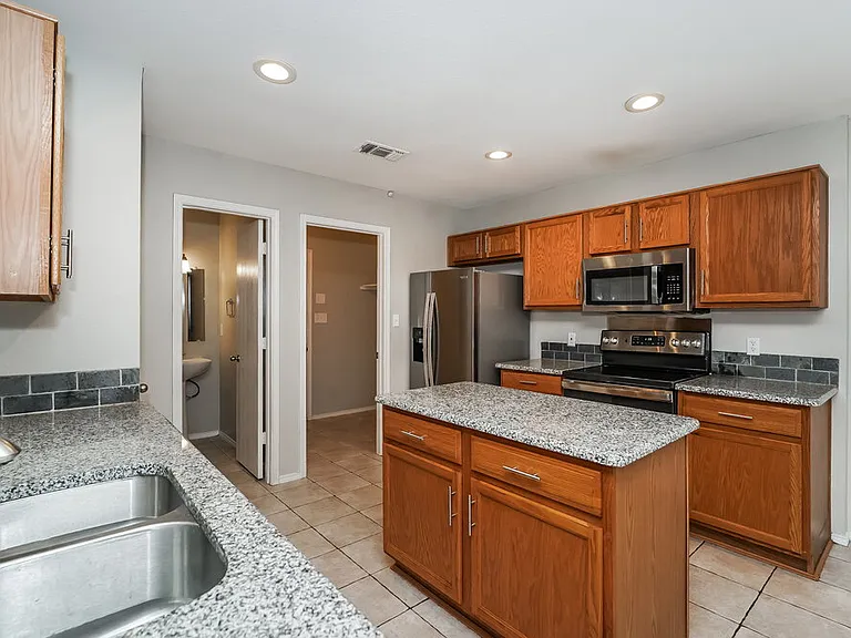 809 Pace Dr — Photo 9