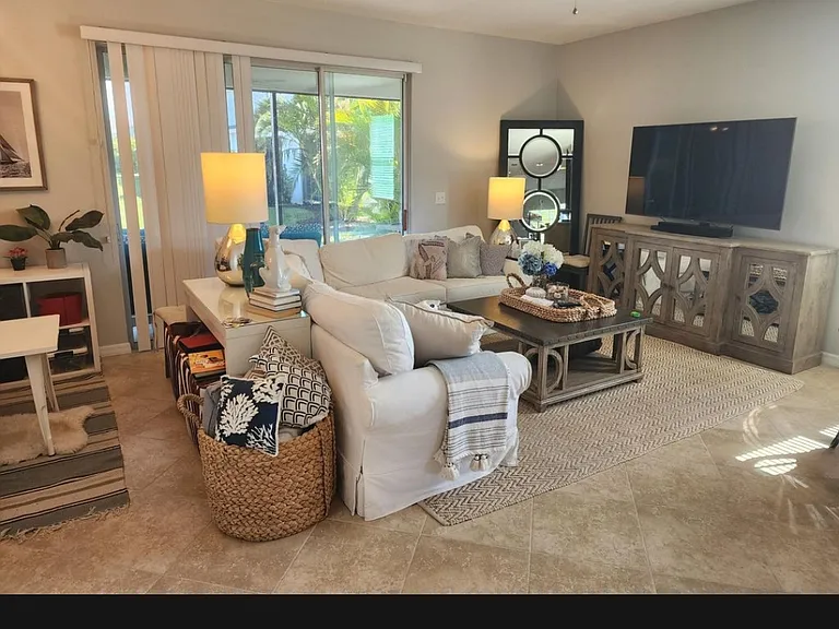 6448 Boxgrove Dr — Photo 3