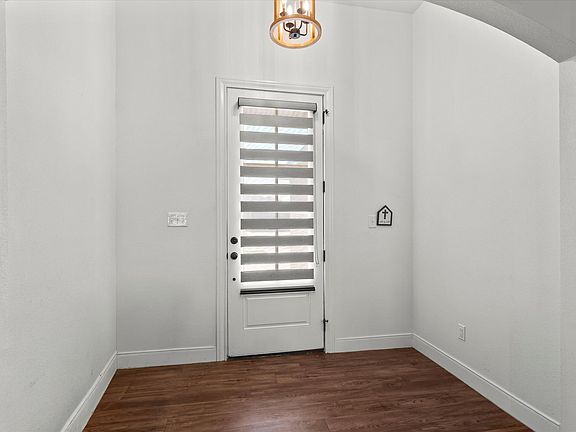 4th image of 2902 136th St