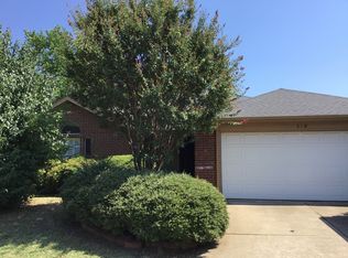 818 Valleybrooke Dr, Arlington, TX 76001