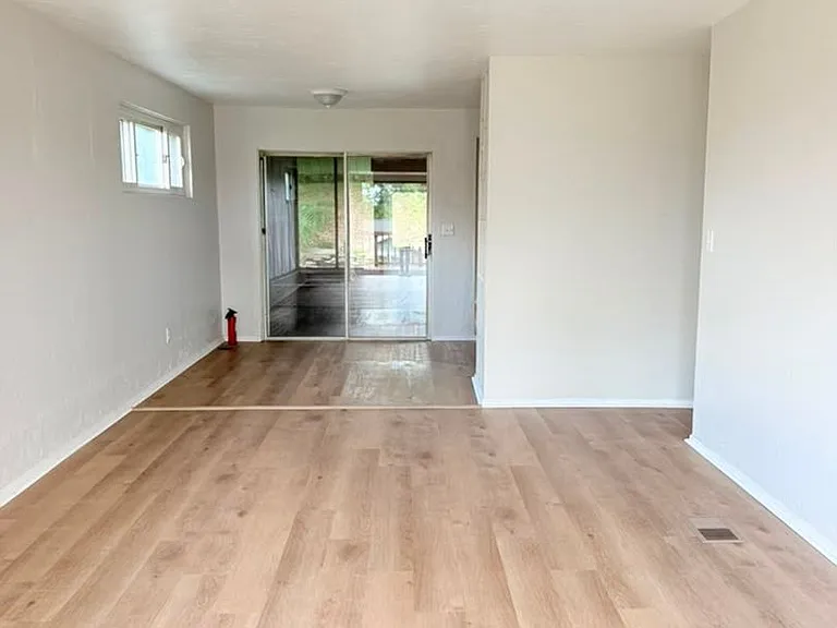 129 Windsor Dr — Photo 6