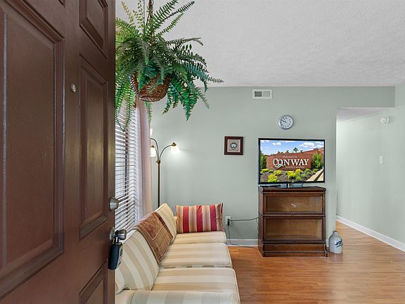 2nd image of 615 Carter Ln. #D-1