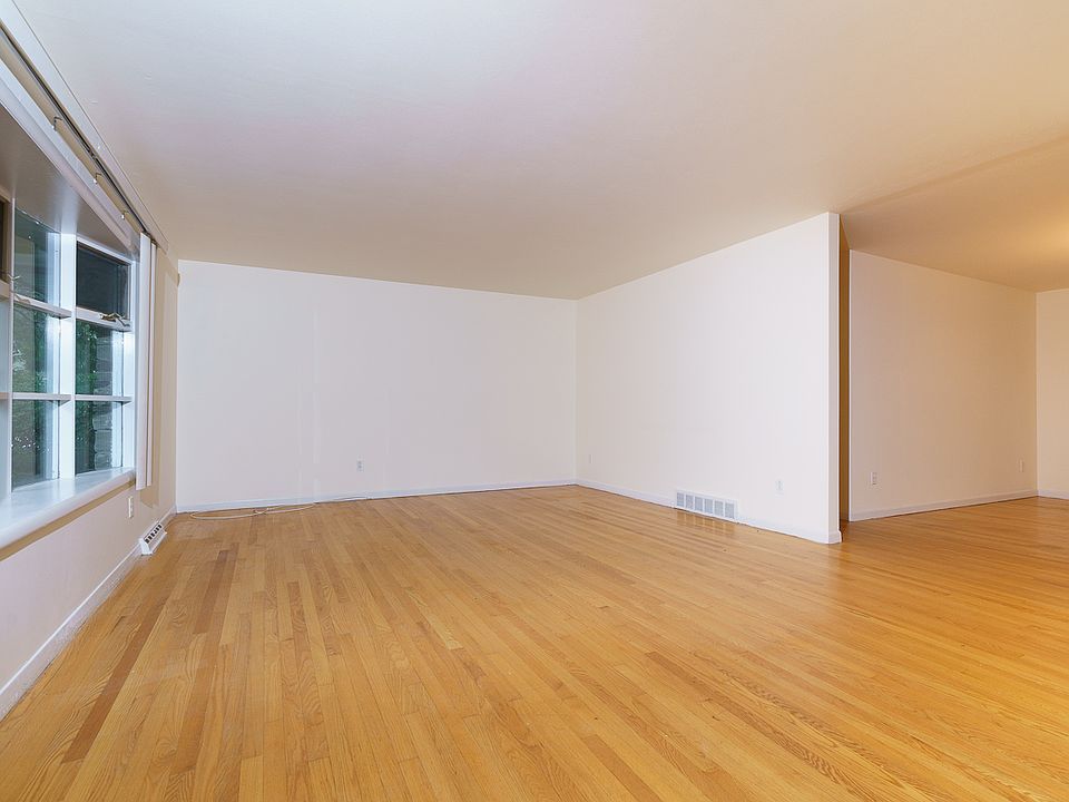 2nd image of 100 Fairlawn Ave