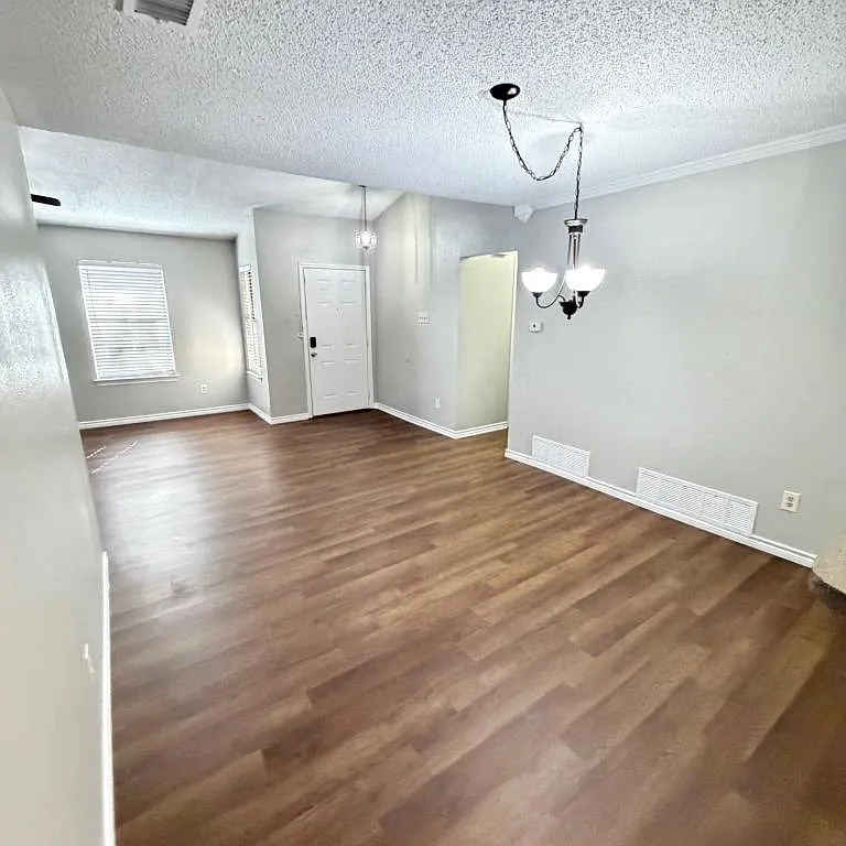5304 Waterford — Photo 2