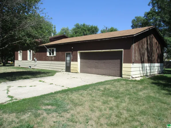 105 W 3rd Ave, Quimby, IA 51049