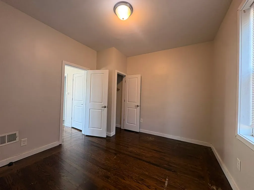 2 bed, 800 sqft, $2,200 — Photo 3