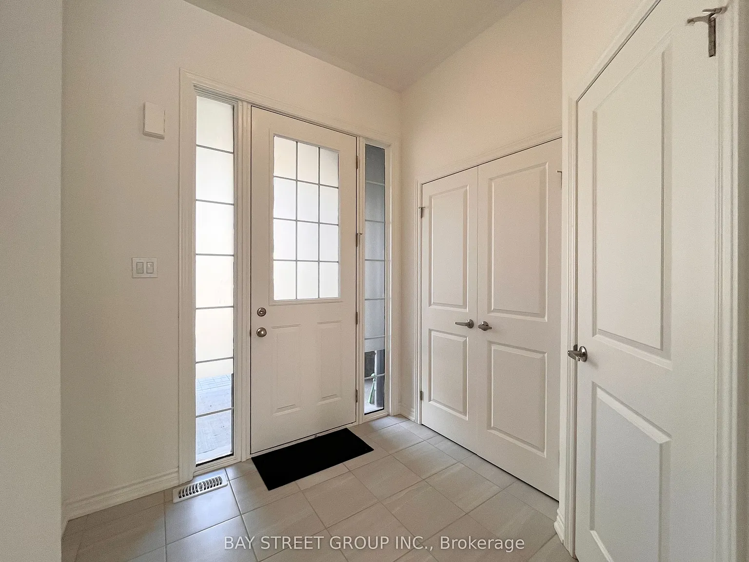 Studio, $2,400 — Photo 2