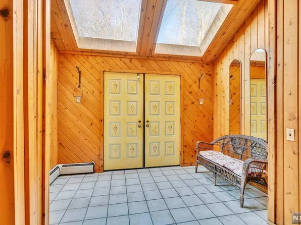 78 Spring Valley Rd, Montvale, NJ 07645