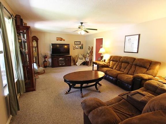 3rd image of 328 Pinecrest Dr