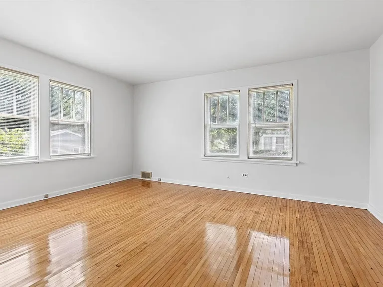 619 Regan St — Photo 1
