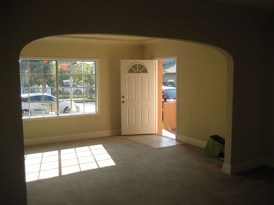 2nd image of 3305 Tenaya Ave