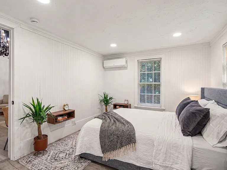 1017 SW 4th St — Photo 9