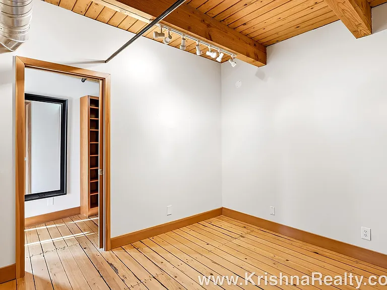 725 NW Flanders St #401 — Photo 19