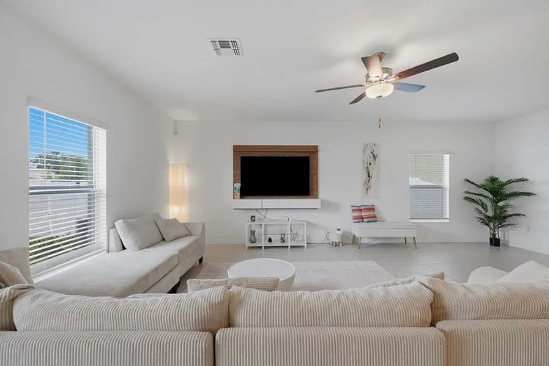 5 bed, 2217 sqft, $750 — Photo 3