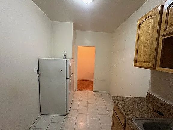 5th image of 560 Isham St APT 4G