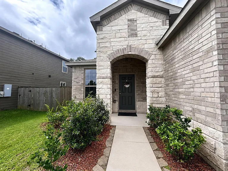 118 Ashwood Glade Dr — Photo 2