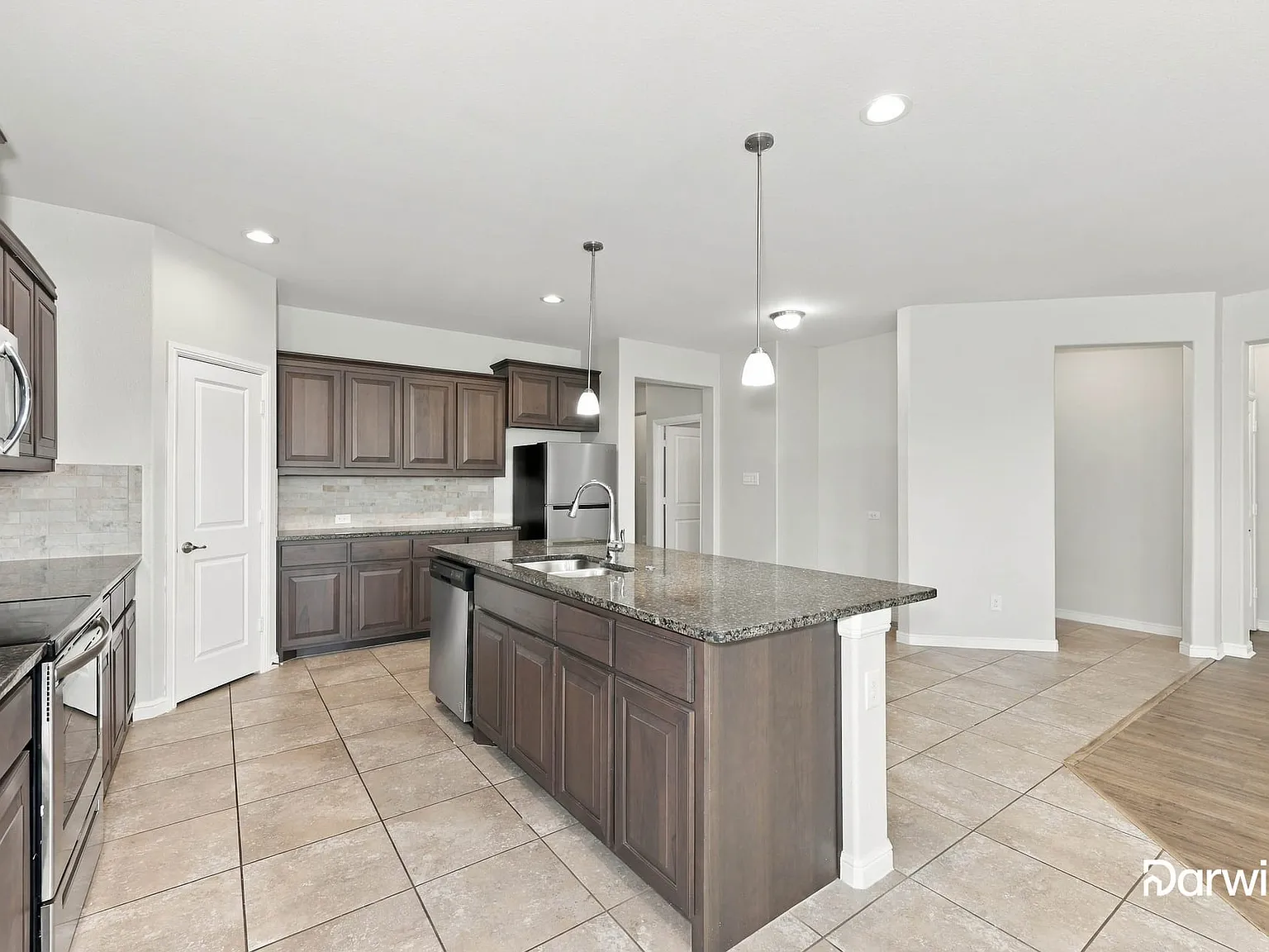 4 bed, 2.0 bath, 2032 sqft, $2,700 — Photo 2