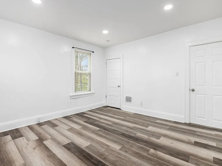 1421 Gault St — Photo 36