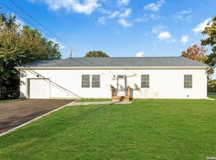 14 Bittersweet Ln, Levittown, NY 11756