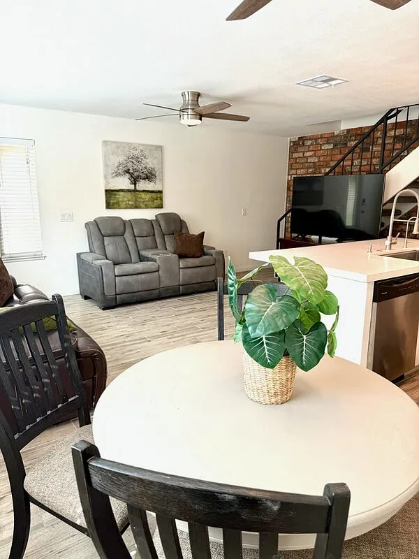 2 bed, 840 sqft, $1,950 — Photo 4