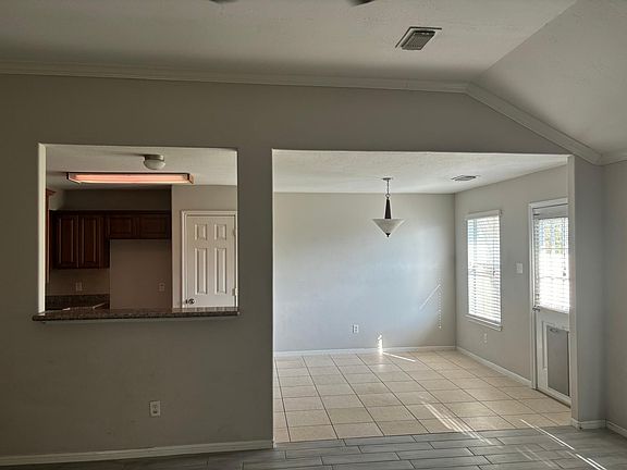 4th image of 420 Woodlake Dr