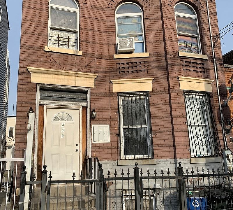 2nd image of 405 Warwick St