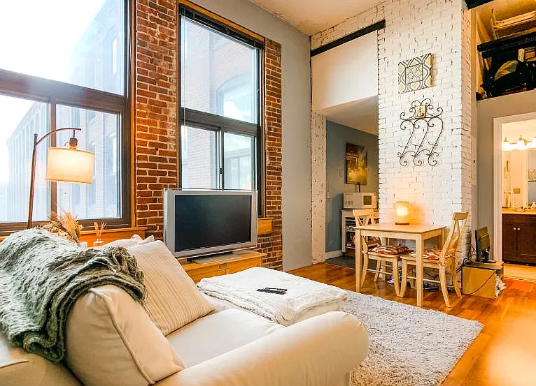 320 W 2nd St #404 — Photo 3