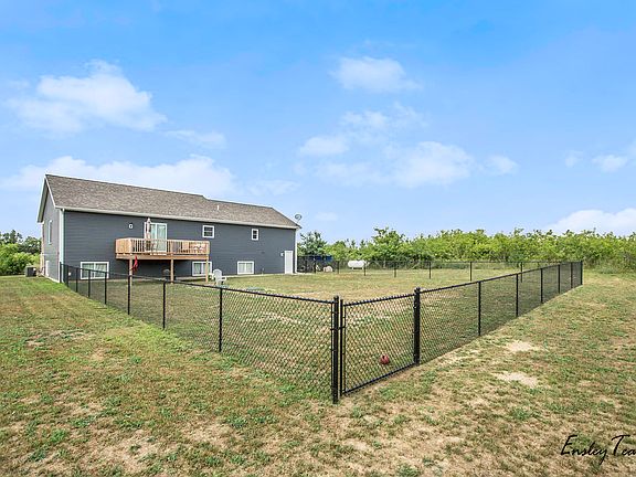 5th image of 11828 Meddler Ct NE