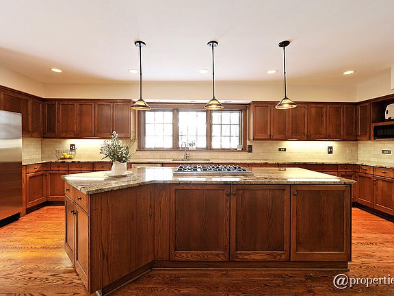 5th image of 726 N Park Blvd