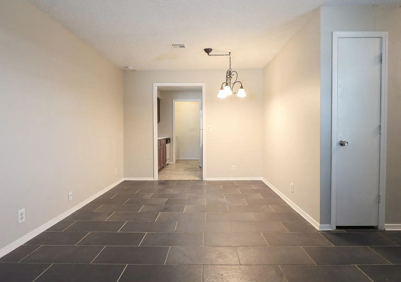 Charming 1 Bed/ 1 Bath Condo in South Tulsa! — Photo 3