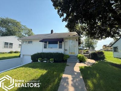 407 Sunset Dr, Brooklyn, IA, 52211