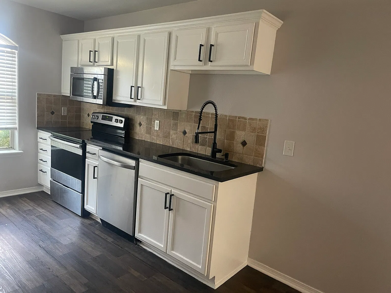 3 bed, 1459 sqft, $2,200 — Photo 4