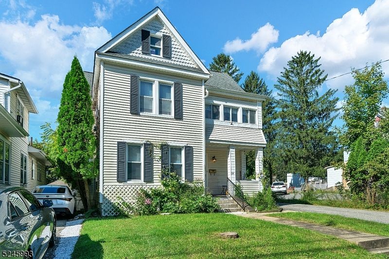 1st image of 34 Diller Ave