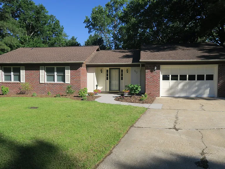 517 Norman Ln — Photo 13