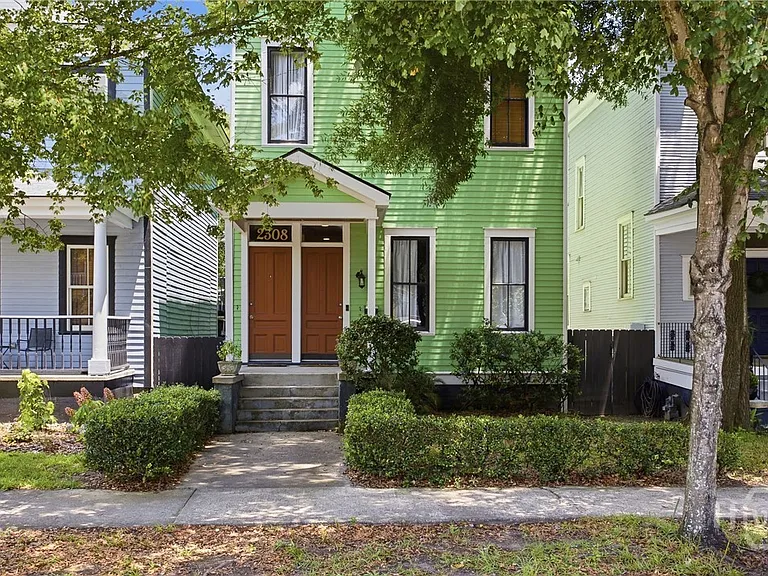 2308 Barnard St — Photo 1