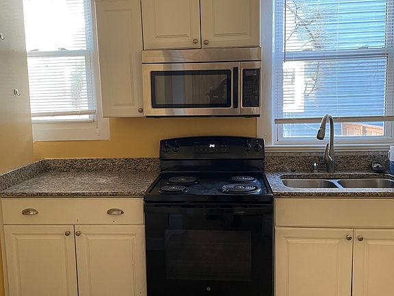 5th image of 2909 Griffin Ave