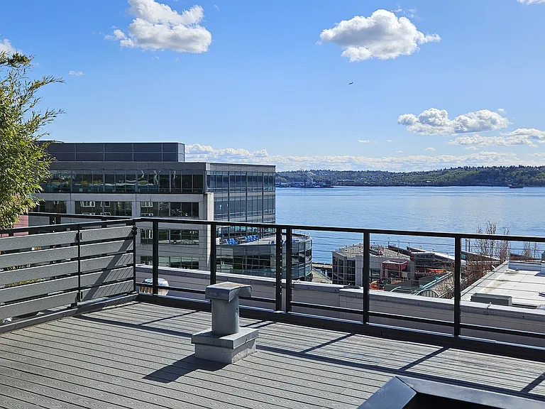 Rooftop Deck (Private)
